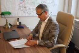 Burmistrz Nowogardu Robert Czapla pozyskał środki pieniężne z programu 